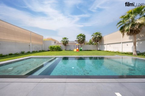 Villa in Al Barsha, Dubai 5 bedrooms, 1227.9 sq.m. № 141774 - photo 16
