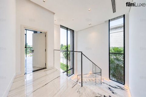 Villa in Al Barsha, Dubai 5 bedrooms, 1227.9 sq.m. № 141774 - photo 4