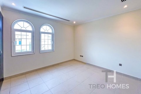 Villa in Legacy, Jumeirah Park, Dubai 3 bedrooms, 328 sq.m. № 16341 - photo 12