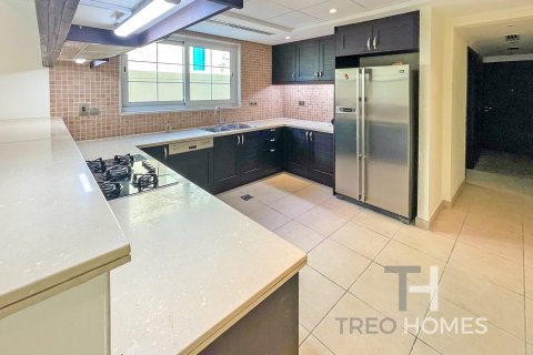 Villa in Legacy, Jumeirah Park, Dubai 3 bedrooms, 328 sq.m. № 16341 - photo 7