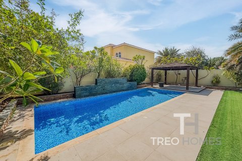 Villa in Legacy, Jumeirah Park, Dubai 3 bedrooms, 328 sq.m. № 16341 - photo 2