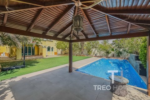 Villa in Legacy, Jumeirah Park, Dubai 3 bedrooms, 328 sq.m. № 16341 - photo 17