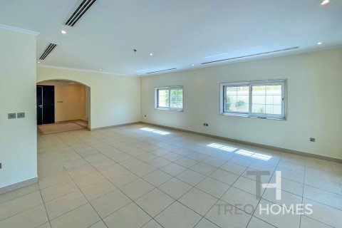 Villa in Legacy, Jumeirah Park, Dubai 3 bedrooms, 328 sq.m. № 16341 - photo 5