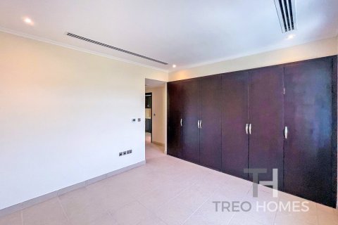 Villa in Legacy, Jumeirah Park, Dubai 3 bedrooms, 328 sq.m. № 16341 - photo 14