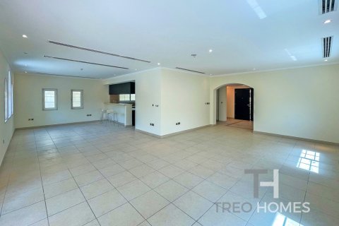 Villa in Legacy, Jumeirah Park, Dubai 3 bedrooms, 328 sq.m. № 16341 - photo 4