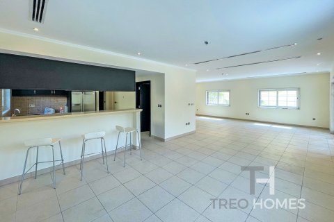 Villa in Legacy, Jumeirah Park, Dubai 3 bedrooms, 328 sq.m. № 16341 - photo 6