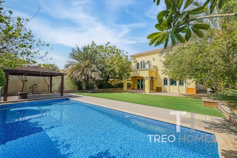 Villa in Legacy, Jumeirah Park, Dubai 3 bedrooms, 328 sq.m. № 16341 - photo 1