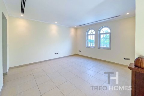 Villa in Legacy, Jumeirah Park, Dubai 3 bedrooms, 328 sq.m. № 16341 - photo 8