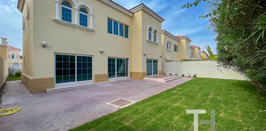 Вилла в Legacy, Jumeirah Park, Дубай, 4 спальни, 314м², № 16348