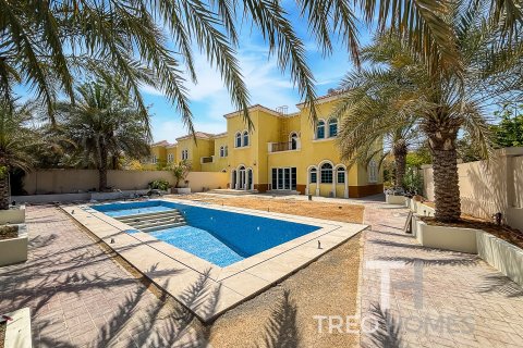 Снять в аренду виллу в Regional, Jumeirah Park, Дубай: 3 спальни, 285м², № 16345 - фото 1