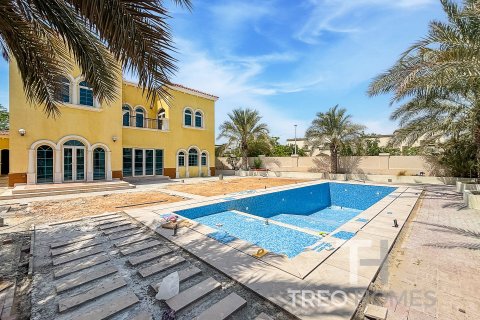 Снять в аренду виллу в Regional, Jumeirah Park, Дубай: 3 спальни, 285м², № 16345 - фото 3