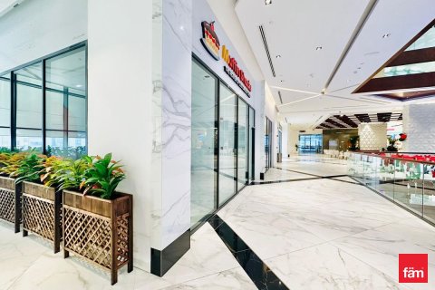 Shop in Dubai 73 sq.m. № 76875 - photo 1