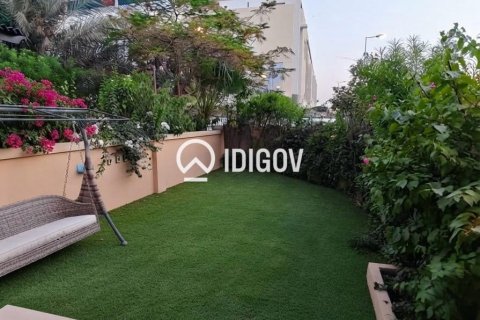 Adosado en Jumeirah Village Triangle, Dubai, 2 dormitorios, 169.46 m², № 120769