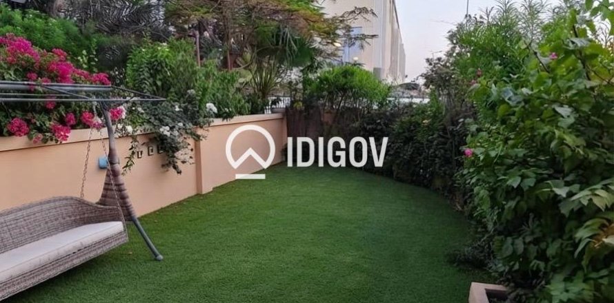Adosado en Jumeirah Village Triangle, Dubai, 2 dormitorios, 169.46 m², № 120769