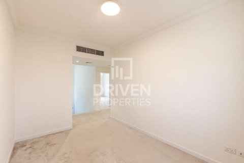 Villa in Al Barsha 1, Al Barsha, Dubai 4 bedrooms, 311 sq.m. № 20743 - photo 16