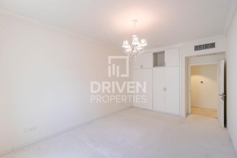 Villa in Al Barsha 1, Al Barsha, Dubai 4 bedrooms, 311 sq.m. № 20743 - photo 18