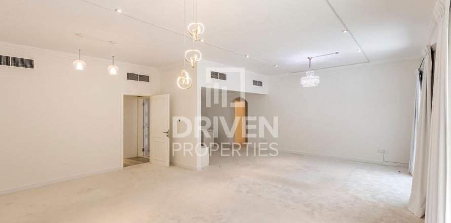 Villa in Al Barsha 1, Al Barsha, Dubai 4 bedrooms, 311 sq.m. № 20743