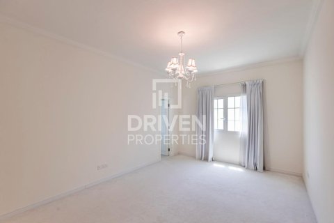Villa in Al Barsha 1, Al Barsha, Dubai 4 bedrooms, 311 sq.m. № 20743 - photo 10