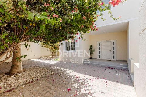 Villa in Al Barsha 1, Al Barsha, Dubai 4 bedrooms, 311 sq.m. № 20743 - photo 25