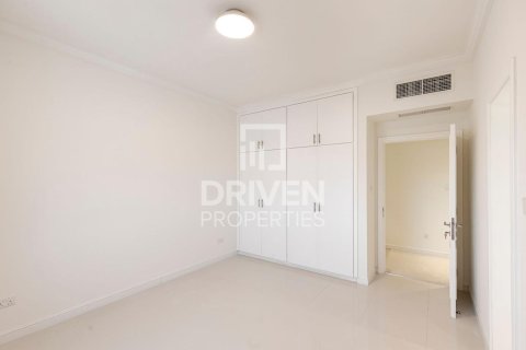 Villa in Al Barsha 1, Al Barsha, Dubai 4 bedrooms, 311 sq.m. № 20743 - photo 11
