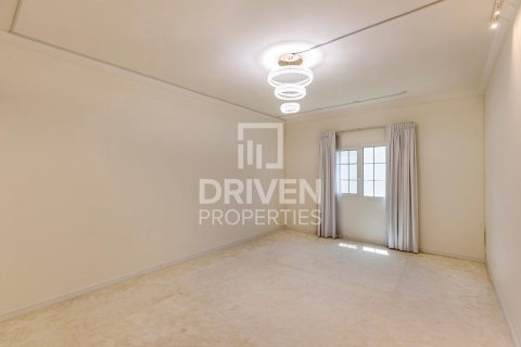Villa in Al Barsha 1, Al Barsha, Dubai 4 bedrooms, 311 sq.m. № 20743 - photo 12