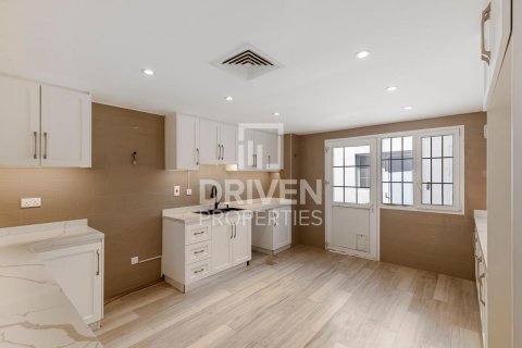 Villa in Al Barsha 1, Al Barsha, Dubai 4 bedrooms, 311 sq.m. № 20743 - photo 17
