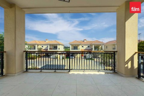 Купить виллу в Дубае: 4 спальни, 362.6м², № 89528 - фото 8