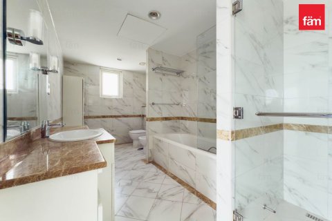 Купить виллу в Дубае: 4 спальни, 362.6м², № 89528 - фото 19