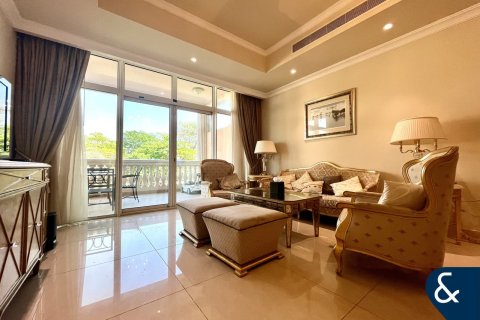 Apartment in The Crescent, Palm Jumeirah, Dubai 2 bedrooms, 164 sq.m. № 76517 - photo 2