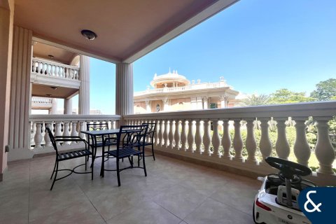 Apartment in The Crescent, Palm Jumeirah, Dubai 2 bedrooms, 164 sq.m. № 76517 - photo 13