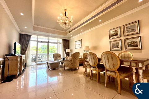 Apartment in The Crescent, Palm Jumeirah, Dubai 2 bedrooms, 164 sq.m. № 76517 - photo 1