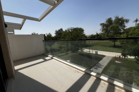 Villa in Dubai 4 bedrooms, 231 sq.m. № 109601 - photo 9