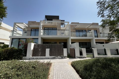 Villa in Dubai 4 bedrooms, 231 sq.m. № 109601 - photo 16