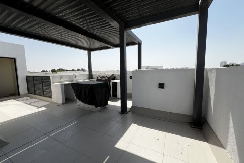 Villa in Dubai 4 bedrooms, 231 sq.m. № 109601 - photo 14