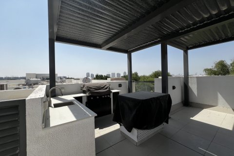 Villa in Dubai 4 bedrooms, 231 sq.m. № 109601 - photo 15