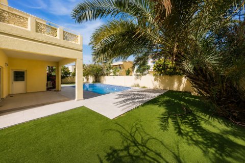 Вилла в Meadows, Дубай, 4 спальни, 380.81м², № 119336