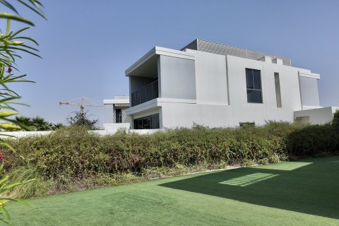 Villa in Dubai Hills Estate, Dubai 4 bedrooms, 327.3 sq.m. № 119335 - photo 5