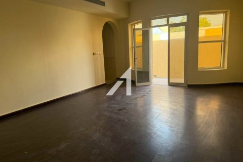 Снять в аренду виллу в Al Safa 2, Аль-Сафа, Дубай: 5 спален, 1569.3м², № 59871 - фото 2