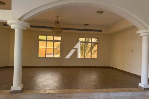 Снять в аренду виллу в Al Safa 2, Аль-Сафа, Дубай: 5 спален, 1569.3м², № 59871 - фото 4
