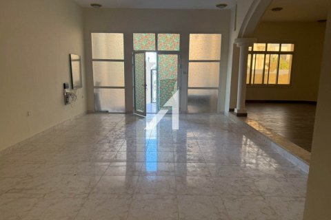 Снять в аренду виллу в Al Safa 2, Аль-Сафа, Дубай: 5 спален, 1569.3м², № 59871 - фото 20