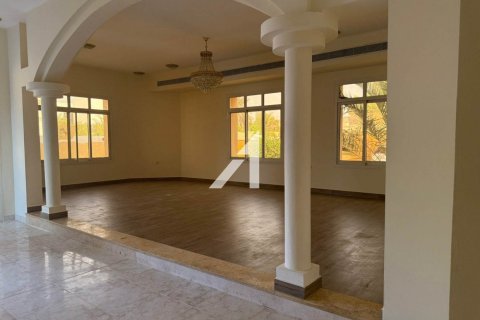 Снять в аренду виллу в Al Safa 2, Аль-Сафа, Дубай: 5 спален, 1569.3м², № 59871 - фото 8