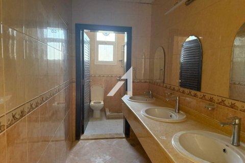 Снять в аренду виллу в Al Safa 2, Аль-Сафа, Дубай: 5 спален, 1569.3м², № 59871 - фото 27