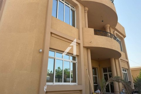 Снять в аренду виллу в Al Safa 2, Аль-Сафа, Дубай: 5 спален, 1569.3м², № 59871 - фото 1