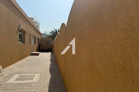 Снять в аренду виллу в Al Safa 2, Аль-Сафа, Дубай: 5 спален, 1569.3м², № 59871 - фото 13