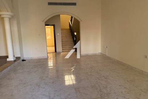 Снять в аренду виллу в Al Safa 2, Аль-Сафа, Дубай: 5 спален, 1569.3м², № 59871 - фото 6