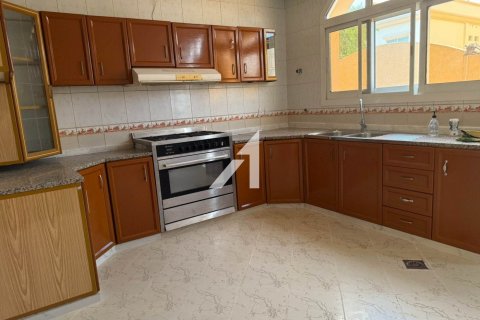 Снять в аренду виллу в Al Safa 2, Аль-Сафа, Дубай: 5 спален, 1569.3м², № 59871 - фото 12