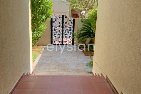 Villa en Meadows 8, Meadows, Dubai, 4 dormitorios, 334 m², № 38140 - foto 5