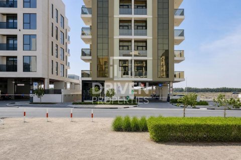 Building in Dubai Land, Dubai 1592.36 sq.m. № 125295 - photo 3