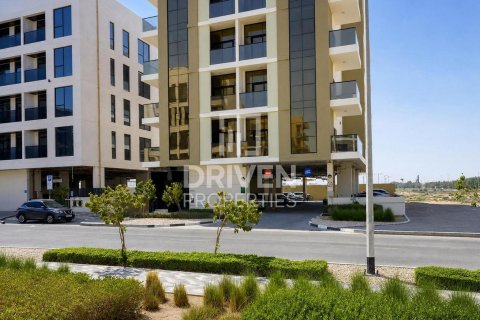 Building in Dubai Land, Dubai 1592.36 sq.m. № 125295 - photo 4