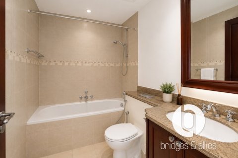 Apartment in Old Town, Dubai 1 bedroom, 126 sq.m. № 123442 - photo 15
